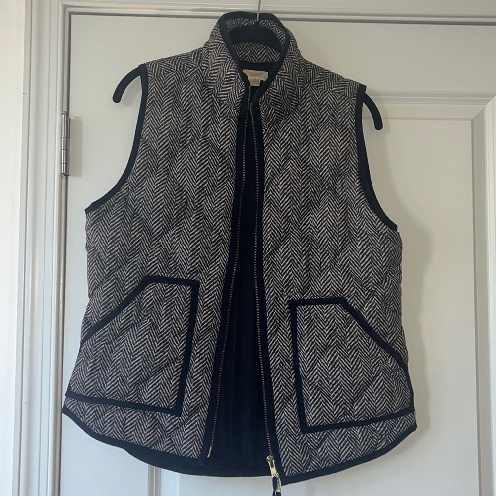 J Crew Down Quilted Black and Cream Herringbone pattern Vest size small